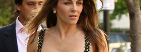 La distratta Liz Hurley!