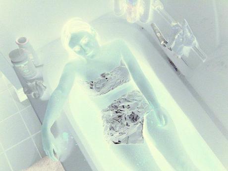 Dead_Girl_In_Bath_Tub