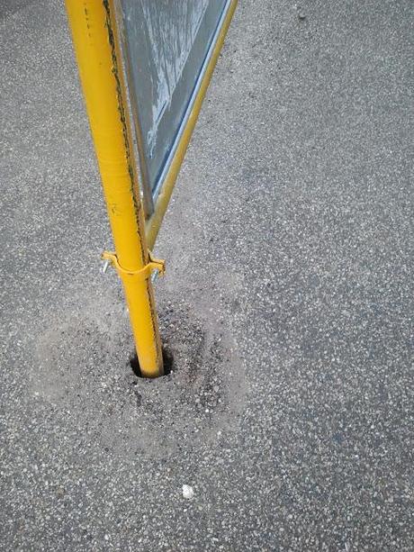 Le plance elettorali quest'anno sono quadruplicate rispetto al solito. E' una sensazione solo nostra? Poi queste sono le conseguenze. Mandateci le vostre foto!!!