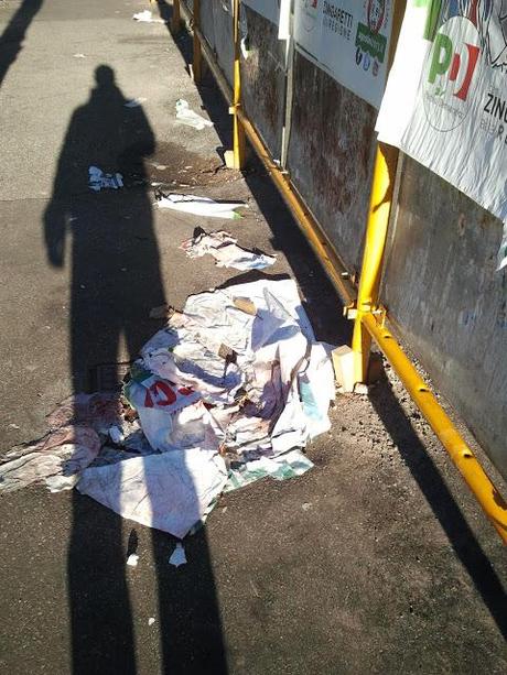 Le plance elettorali quest'anno sono quadruplicate rispetto al solito. E' una sensazione solo nostra? Poi queste sono le conseguenze. Mandateci le vostre foto!!!