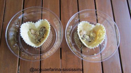 cuori di cioccolato bianco ripieni di mousse al pepe rosa