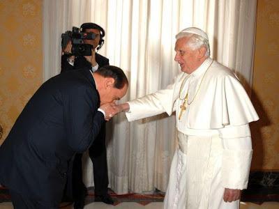 Silvio Berlusconi, il Vaticano e l'Ordine Costantiniano Silvio Berlusconi, il Vaticano e l'Ordine Costantiniano