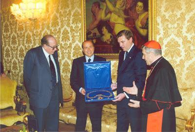 Silvio Berlusconi, il Vaticano e l'Ordine Costantiniano Silvio Berlusconi, il Vaticano e l'Ordine Costantiniano