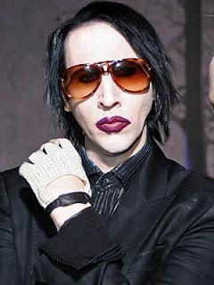 Marilyn Manson - Collassa sul palco in Canada (video)