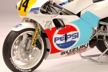 Suzuki RGV 500 Γ XR74 K.Schwantz late 1988 by Utage Factory House (Fujimi)