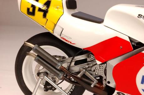 Suzuki RGV 500 Γ XR74 K.Schwantz late 1988 by Utage Factory House (Fujimi)