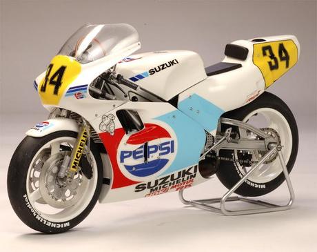 Suzuki RGV 500 Γ XR74 K.Schwantz late 1988 by Utage Factory House (Fujimi)