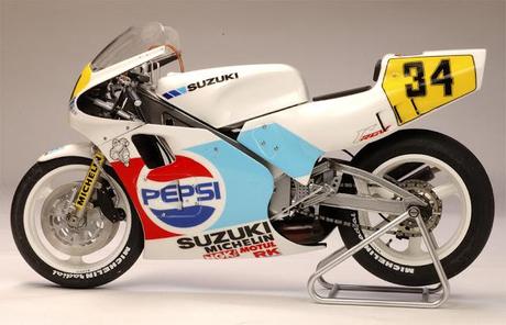 Suzuki RGV 500 Γ XR74 K.Schwantz late 1988 by Utage Factory House (Fujimi)