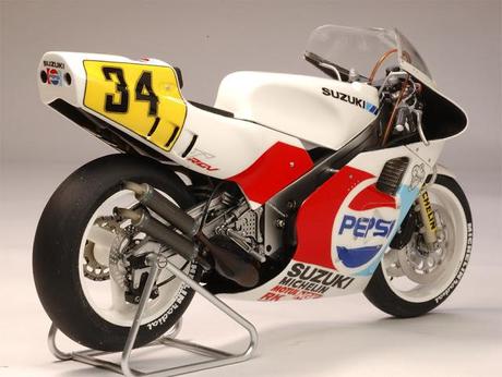 Suzuki RGV 500 Γ XR74 K.Schwantz late 1988 by Utage Factory House (Fujimi)