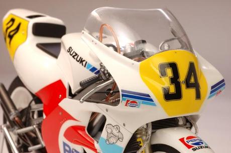 Suzuki RGV 500 Γ XR74 K.Schwantz late 1988 by Utage Factory House (Fujimi)