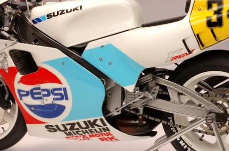 Suzuki RGV 500 Γ XR74 K.Schwantz late 1988 by Utage Factory House (Fujimi)