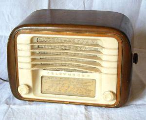 731px-Radio_Telefunken_1950