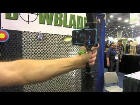 bowblade-e-un-accessorio-mostrato-al-macworld-2013-che-ci-permettera-di-tirare-con-l-arco-con-il-nostro-iphone