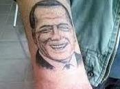 tatua braccio volto Silvio Berlusconi