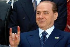 Video Berlusconi imbarazza signora, viene?