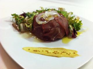 TORTINO DI BRESAOLA CON SFILACCI DI STINCO AI SEMI DI SENAPE