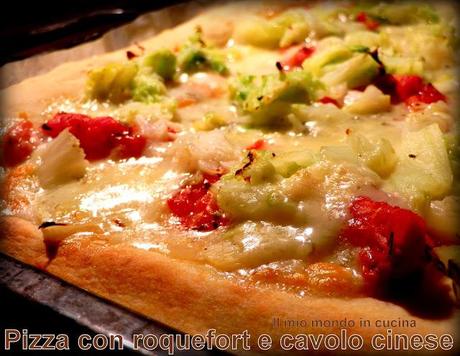 PIZZA CON ROQUEFORT E CAVOLO CINESE