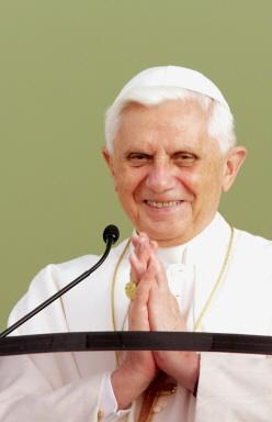 http://www.spgministranti.mclink.net/personaggi/benedettoXVI/Papa_Benedetto_XVI.jpg