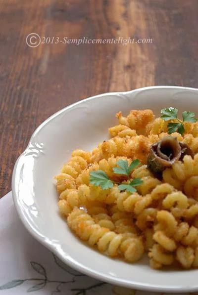 Fusilli con sugo di mollica