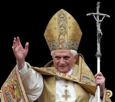 Benedetto XVI ha abdicato. Non sarà più Papa dal 28 febbraio.