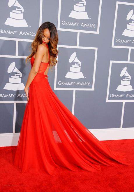Rihanna...meglio vestita?