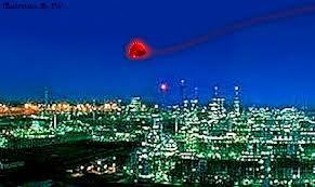 RAFFINERIA LUCE JPEG Ufo sulla raffineria, scatta l’allarme in India