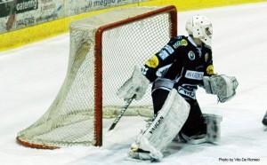 Hockey  su ghiaccio: riparte il campionato… Asiago cerca nuovamente la vittoria, il Bolzano tenta di riprendere la marcia nel derby contro il Renon. (by Vito De Romeo)