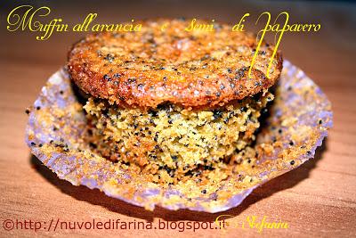 Muffin all'arancia e semi di papavero