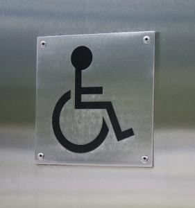 Tram vietati ai disabili. Solo uno su due è accessibile