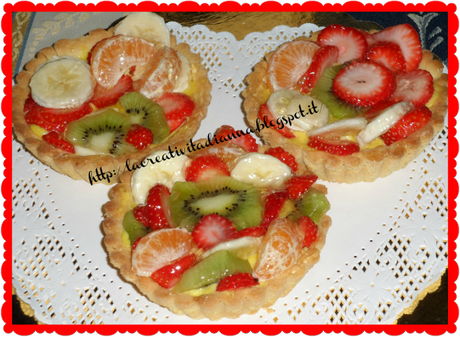 Crostatine alla crema e marmellata con frutta fresca!