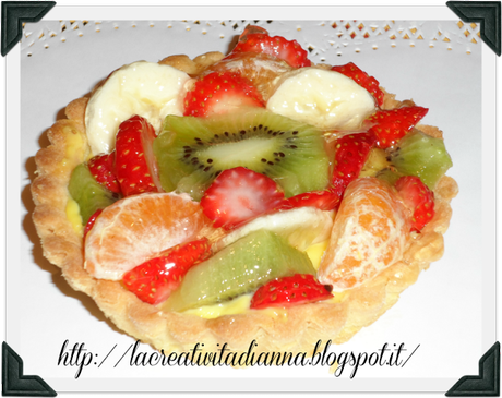 Crostatine alla crema e marmellata con frutta fresca!