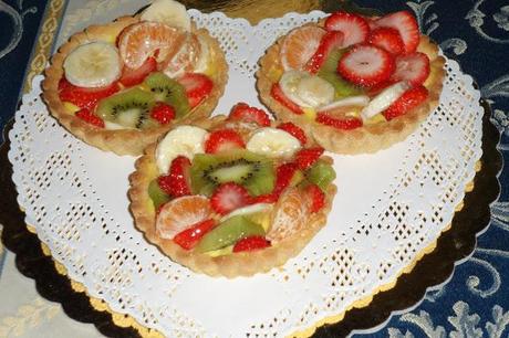 Crostatine alla crema e marmellata con frutta fresca!