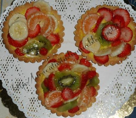 Crostatine alla crema e marmellata con frutta fresca!