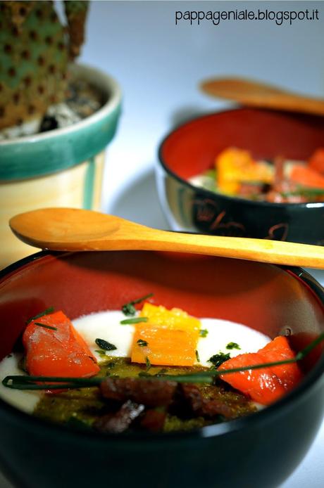 Zuppa di birra, cialde di guacamole e peperoni caramellati