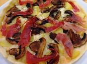 Pizza alle patate, funghi prosciutto crudo