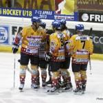 Hockey su ghiaccio: gli Stellati di coach John Parco tornano alla vittoria e si riprendono la testa del Relegation Round. Nel Master, continua la serie nera del Bolzano, sconfitto dal Renon, che passa in testa. (By Vito De Romeo)