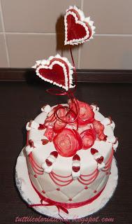 Torta per San Valentino con rose rosse