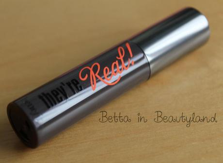 She’s so… Jetset! by Benefit