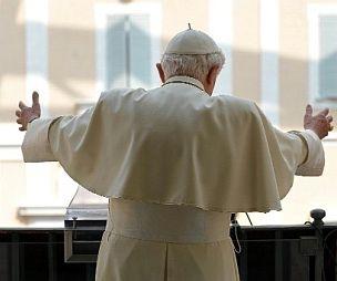 Inesistenti le accuse a Benedetto XVI, solite gaffe per Marco Politi