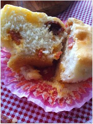 MUFFIN CON MAIONESE, SALAME PICCANTE E POMODORINI SECCHI