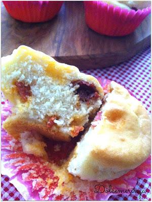 MUFFIN CON MAIONESE, SALAME PICCANTE E POMODORINI SECCHI