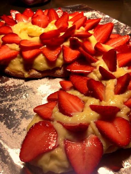 TORTA PAN DI SPAGNA SENZA LIEVITO CON CREMA PASTICCERA E FRAGOLE !! ;-)