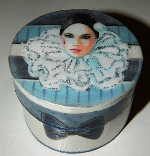 Emozioni in maschera - Decoupage su scatola