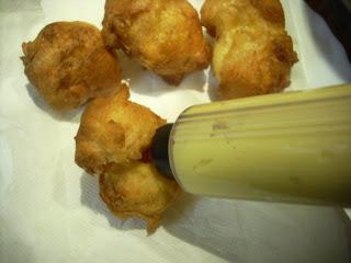 Bignè fritti ripieni di crema - i tradizionali bignè romani di San Giuseppe