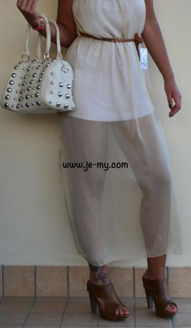 J&M; pochette con borchie.