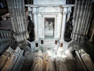 Il Re è morto (ma anche gli altri non se la passano mica tanto bene): la Basilica di Saint Denis