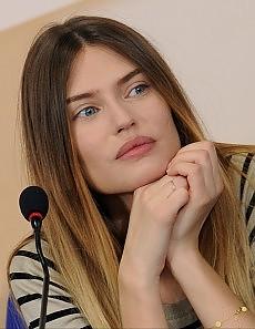 SHATUSH DI BIANCA BALTI E LOOK E TAGLIO DI CAPELLI DI BIANCA BALTI NELLA FINALE DI SANREMO