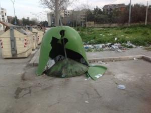 Foggia, degrado Parco San Felice: buche e siringhe