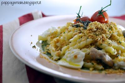 Pasta con aringa affumicata, mozzarella di bufala e pomodorini caramellati