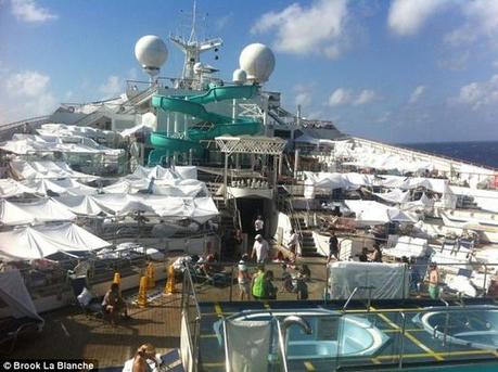 CARNIVAL TRIUMPH: TESTIMONIANZE E FOTO SCATTATE A BORDO DELLA NAVE